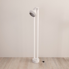 TIONE | Lámpara de pié - TANK Fábrica de Diseño