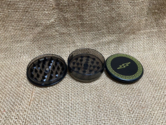 Picador Pikachu Grinder Plástico Colores 3 Partes - comprar online