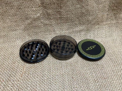 Imagen de Picador Pikachu Grinder Plástico Colores 3 Partes