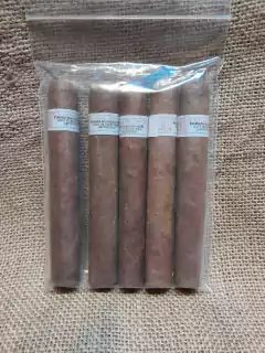Cigarro Peruano Robusto. Hebra larga. 100% hecho a mano. Mazo x 5u