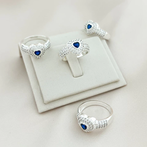 Anel Cravejado Cristal e Coração Azul Banhado a Prata