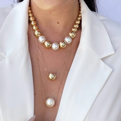 Colar Bolas Lisas Degradê e Max Pérolas Banhado a Ouro - comprar online