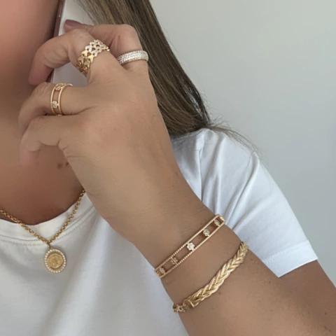 Bracelete Dois Fios Com Flores Cravejadas Banhado a Ouro - comprar online