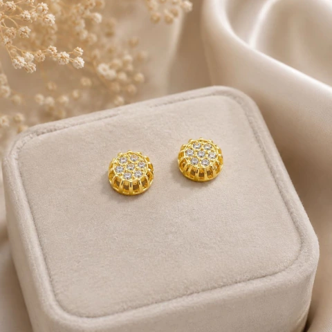 Brinco Redondo Cravejado Com Zircônias Banhado a Ouro