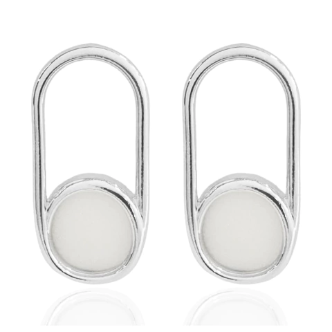 Brinco Alfinete Com Detalhe Madrepérola Banhado a Prata