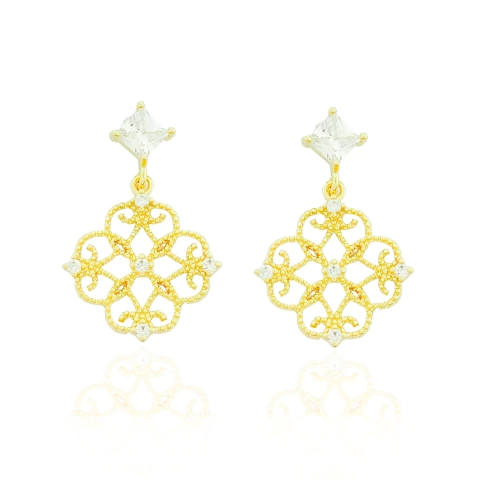 Brinco Rendado Com Zircônias Cristais Banhado a Ouro