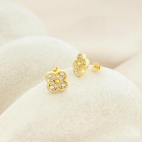 Brinco Trevo Cravejado Zircônias Cristais Banhado a Ouro