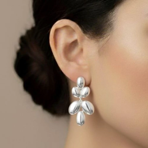 Brinco Longo Folhas Lisas Banhado a Prata