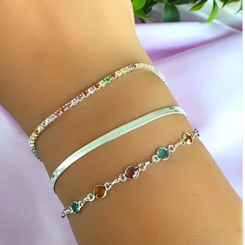 Pulseira Pedrinhas Coloridas Banhada a Prata - comprar online