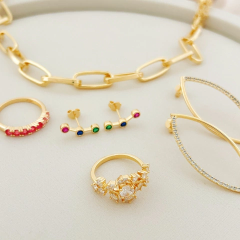 Brinco Três Pontos de Luz Colors Banhado a Ouro