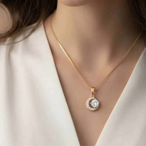 Colar Círculo Com Pedrinha Cristal Banhado a Ouro - comprar online