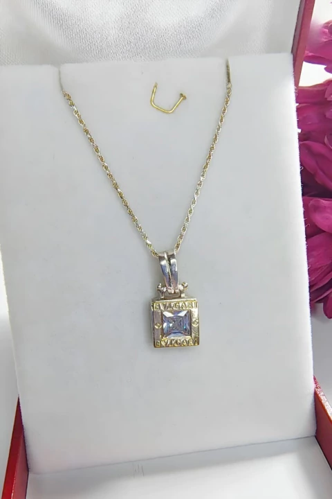Cadena y dije bvlgari plata y oro