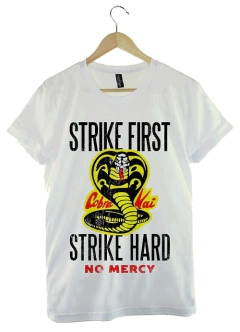 Remera Cobra Kai en internet