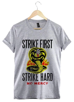 Remera Cobra Kai en internet