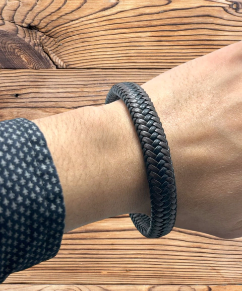CUERO-1/22 Pulsera Cuero "Entretejida Clásica" Cierre Imantado