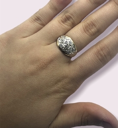 AG 387 Anillo Ovalado de Plata y Oro con Piedras