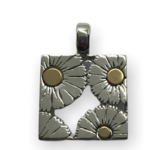 DV 036 Dije Cuadrado Flor Plata 925 y Oro