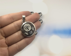 DI 220 Dije Arbol de la Vida Piera Blanca Circular Plata 925