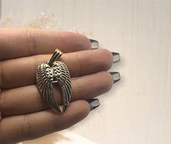 DV 672 Dije Alas Plata 925 y Oro
