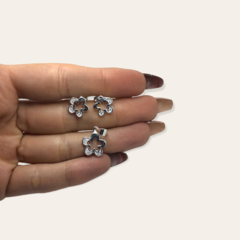 3.5 gr Conjunto Dije y Aros Flores c/ Cubics Blancos Plata Italiana en internet