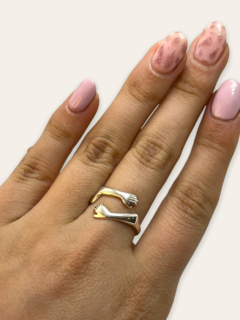 Imagen de AV 009 Anillo Abrazo Plata 925 (SIN ESTUCHE)