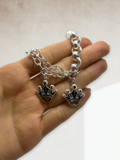8667 Pulsera Rolo con dijes Coronas Acero Blanco - comprar online
