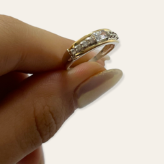 AG 410 Anillo Piedras Blancas Plata y Oro