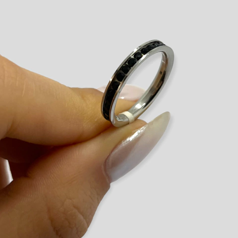 0241-N Anillo con Cubics Negros Acero Quirúrgico