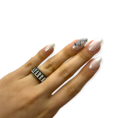 0043 Anillo Grueso con Cubics Blancos y Negros Acero Quirúrgico en internet