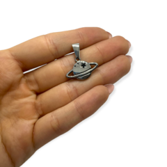 5024 Dije Planeta Acero Quirúrgico - comprar online