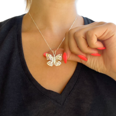 LARA 17 Dije Mariposa Plata y Oro