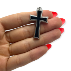 5455 Dije Cruz Esmaltada Negra (40x25 mm) Acero Quirúrgico - comprar online