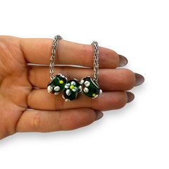 TINI-26 Pulsera 3 Donas Verdes Floreadas Acero Quirúrgico