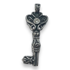 5569-BL Dije Llave con Cubic Blanco Acero Quirúrgico