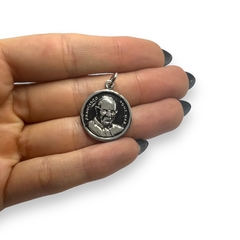5659 Dije Medalla Papa Francisco Detalles Negros Acero Quirúrgico - comprar online