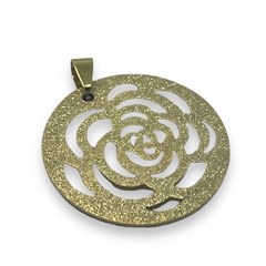 5662-DO Dije Flor Arenada Acero Quirúrgico Dorado - comprar online