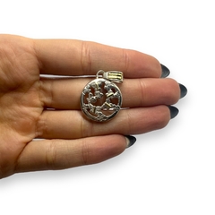 DI-1054 Dije de Diseño / Ultimas Unidades (22mm) Plata y Oro - comprar online