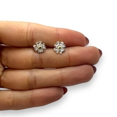 ART 24 Aros Pasantes Flor -11 Plata y Oro - comprar online