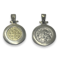 AG-9 SB Dije San Benito Circular (18mm) Plata y Oro - comprar online