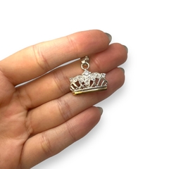 Imagen de AG 466 Dije de Corona con Cubics (12x25 mm) Plata y Oro