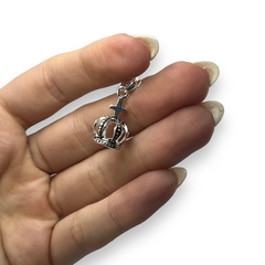 6113 Dije Corona y Cruz (20mm) Acero Blanco - comprar online