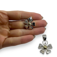 DI-RU 391 Dije Flor (21 mm) Plata y Oro