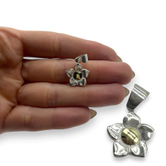 DI-RU 130 Dije Flor (16 mm) Plata y Oro
