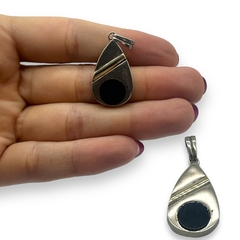 SIN-85 Dije de Diseño con Piedra - Últimas Unidades (30x17 mm) Plata y Oro