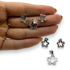 3.5 gr Conjunto Dije y Aros Flores c/ Cubics Blancos Plata Italiana