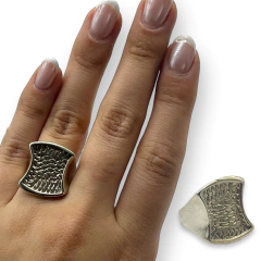 AV 694 Anillo de Diseño Rectangular Plata 925
