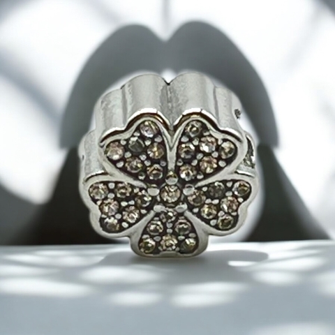 PAN-4 Dije Charm "Flor con Cubics" Acero Quirúrgico 316L