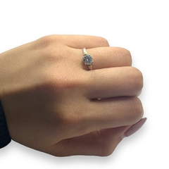 NARA 32 Anillo Ideal Compromiso Piedra Solitaria Blanca Plata y Oro - comprar online
