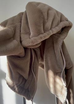 Campera Hoodie Visón Crop Skin en internet