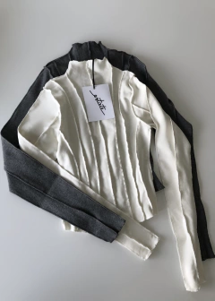 Camiseta Janelle (con costuras a tono) - tienda online